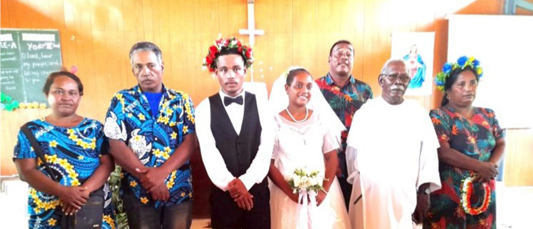 Isole salomone: il primo matrimonio cristiano diventa la festa di un intero villaggio